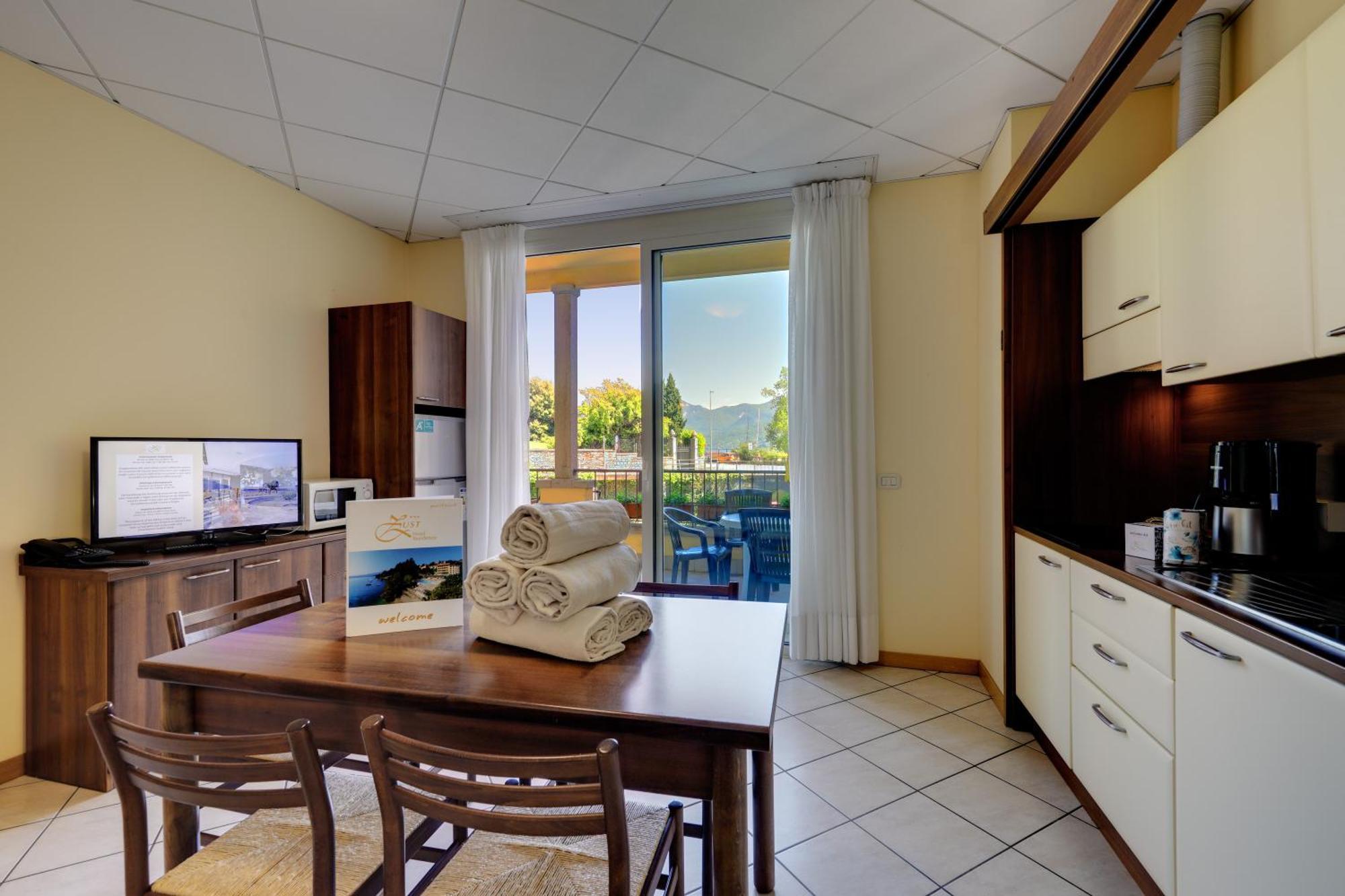 Hotel Residence Zust Вербания Экстерьер фото